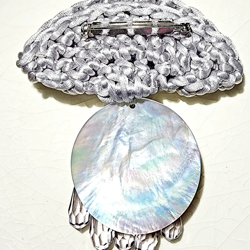 Periwinkle soft grey shell brooch cascading faceted beads iridescent crochet - Picture 3 of 8
